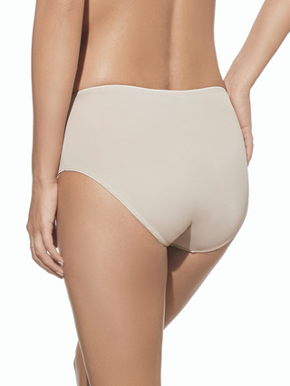 Delia Brief